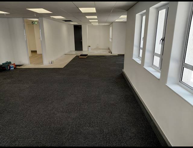 235M² OFFICE TO LET IN BRYANSTON